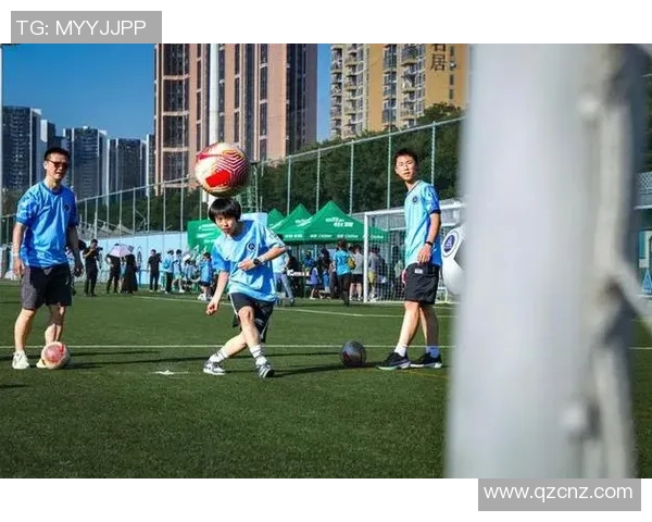 深圳足球队战术之争引发热议球迷与专家各执己见探讨未来发展方向 深圳足球队战术之争引发热议球迷与专家各执己见探讨未来发展方向